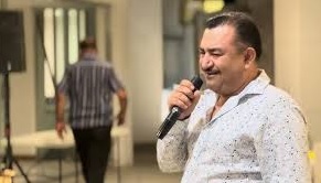 Nacho Galindo reconoce trayectoria musical de Tony Meléndez