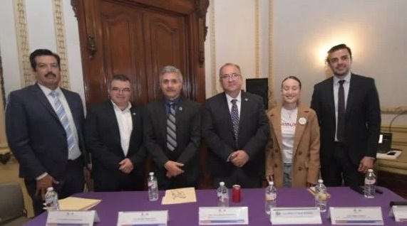 Presenta UACH libro «Anecdotario de la Abogacía