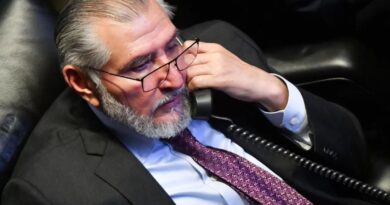 Hospitalizan a Adán Augusto por problema cardiaco