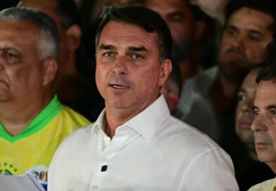 Enfrenta Flávio Bolsonaro cinco controversias judiciales en Brasil